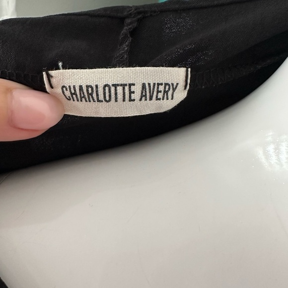 Black Boxy Sleeveless Blouse with Mandarin Collar - Picture 3 of 5